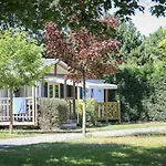 キャンプ場 Zecamping 3 Etoiles Chiens Acceptes Salle Fitness Piscine Couverte Saint-Julien-des-Landes