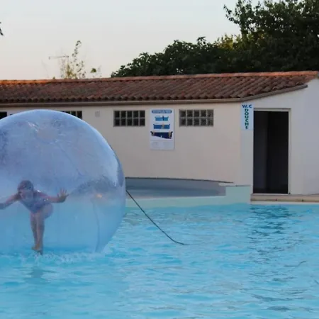 キャンプ場 Zecamping 3 Etoiles Chiens Acceptes Salle Fitness Piscine Couverte 3*