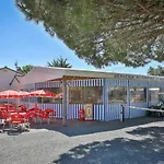 Zecamping 3 Etoiles Chiens Acceptes Salle Fitness Piscine Couverte 3* Saint-Julien-des-Landes