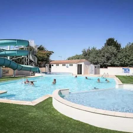3 Etoiles - Piscine - Ccafeff مكان تخييم Saint-Julien-des-Landes