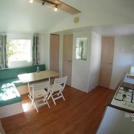 3 Etoiles - Piscine - Ccafeff مكان تخييم Saint-Julien-des-Landes