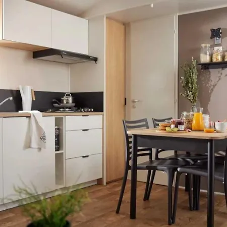 3 Etoiles - Piscine - Ccafeff مكان تخييم Saint-Julien-des-Landes