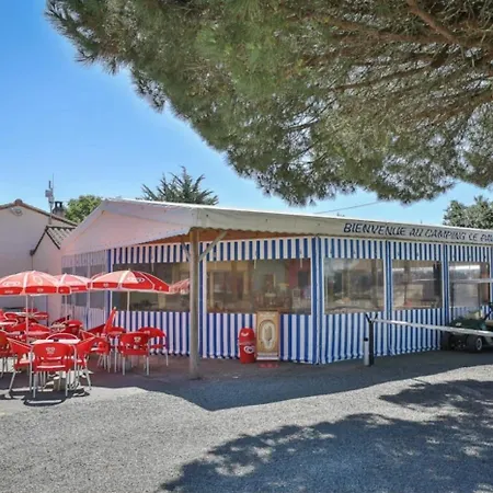Zecamping 3 Etoiles Chiens Acceptes Salle Fitness Piscine Couverte 3* Saint-Julien-des-Landes