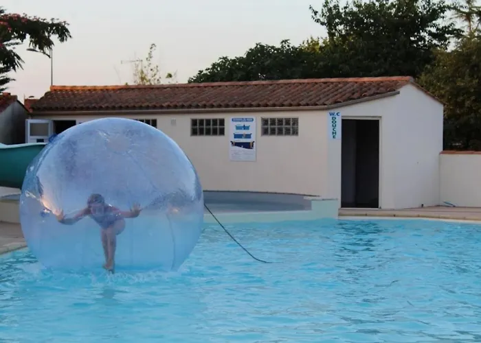 Camping 3 Etoiles - Piscine - Ccafeff *