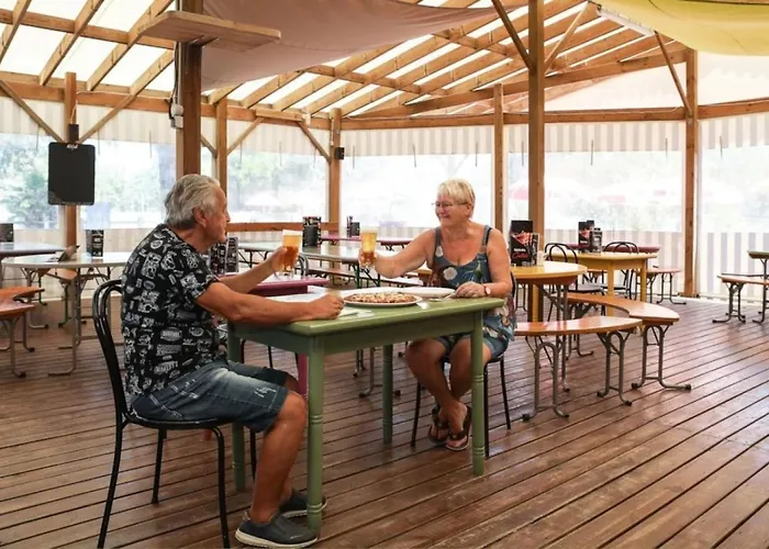 Camping 3 Etoiles - Piscine - Ccafeff *