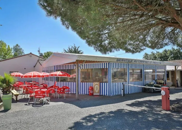 Zecamping 3 Etoiles Chiens Acceptes Salle Fitness Piscine Couverte 3* Saint-Julien-des-Landes