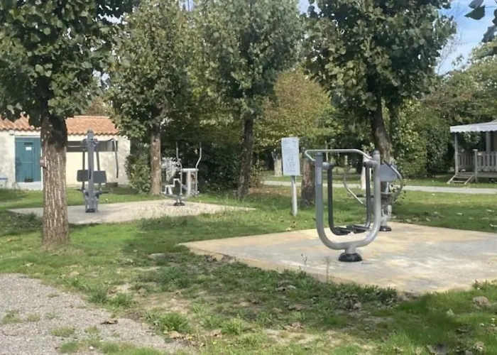 Zecamping 3 Etoiles Chiens Acceptes Salle Fitness Piscine Couverte Saint-Julien-des-Landes