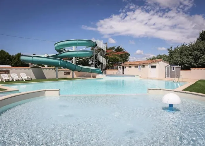 Zecamping 3 Etoiles Chiens Acceptes Salle Fitness Piscine Couverte مكان تخييم 3*