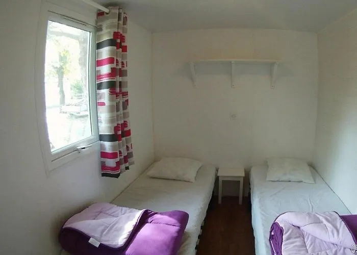 Zecamping 3 Etoiles Chiens Acceptes Salle Fitness Piscine Couverte مكان تخييم Saint-Julien-des-Landes