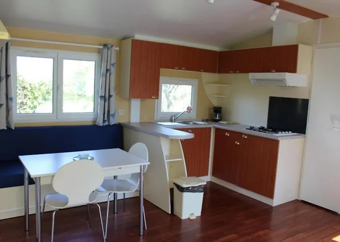 Camping 3 Etoiles - Piscine - Ccafeff *