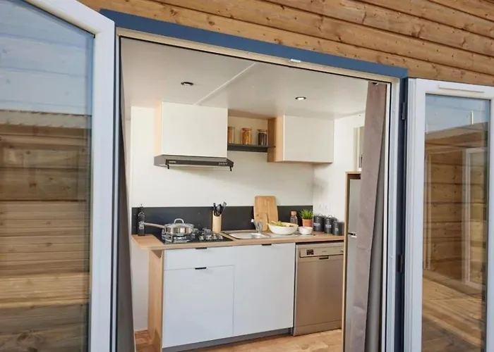 Camping 3 Etoiles - Piscine - Ccafeff *